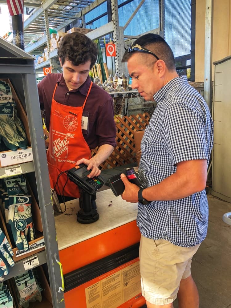 cashier charges a credit card with a client